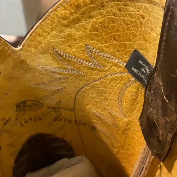 Classic Brown Leather Cowboy Boots, JUSTIN brand, 9.5 B.  Fabulous condition. - Picture 10 of 10